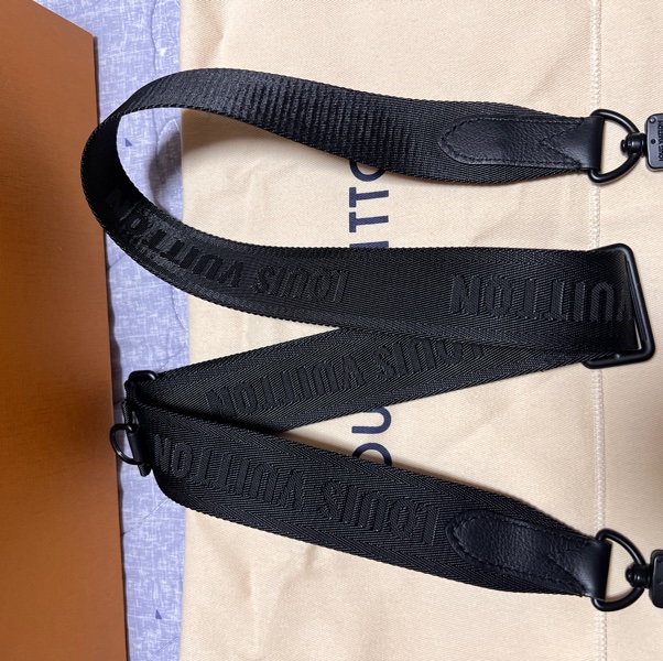 Louis Vuitton 路易威登 M46602 經典Trio系列Monogram壓花皮革三合一斜背郵差包(黑色)-13