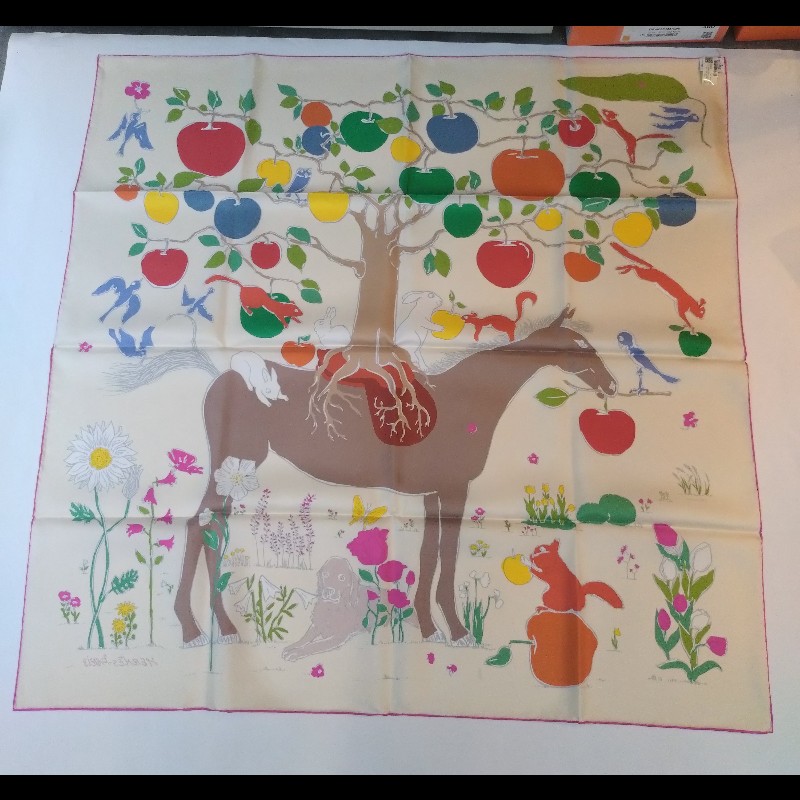 Hermes 奶油底色蘋果樹馬動物方絲巾 90-3