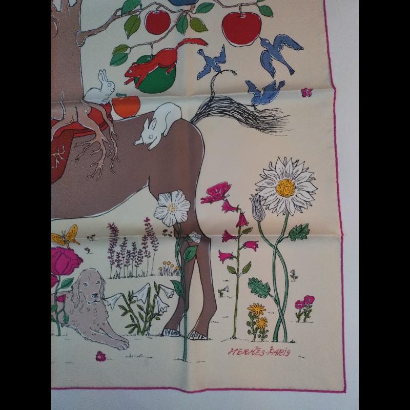 Hermes 奶油底色蘋果樹馬動物方絲巾 90-4