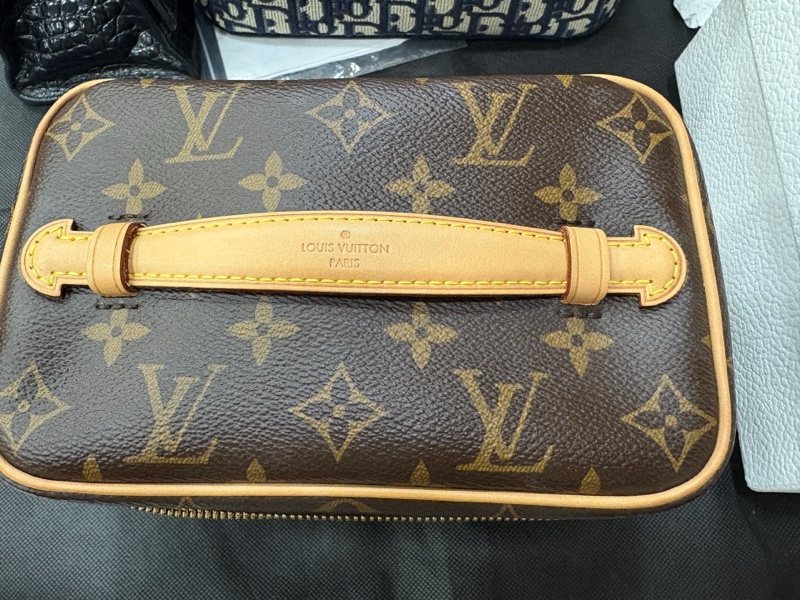 LouisVuitton路易威登 化妝包 手提包 20年芯片編碼款  無附件-1