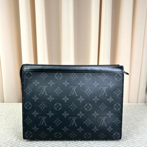 LV路易威登手拿包洗漱包 經典黑花配黑色皮革 低調奢華 內裡乾淨整潔 容量實用