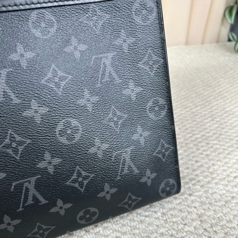 LV路易威登手拿包洗漱包 經典黑花配黑色皮革 低調奢華 內裡乾淨整潔 容量實用-8