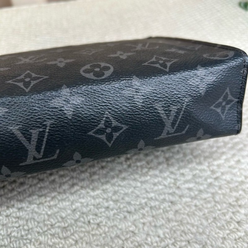 LV路易威登手拿包洗漱包 經典黑花配黑色皮革 低調奢華 內裡乾淨整潔 容量實用-9