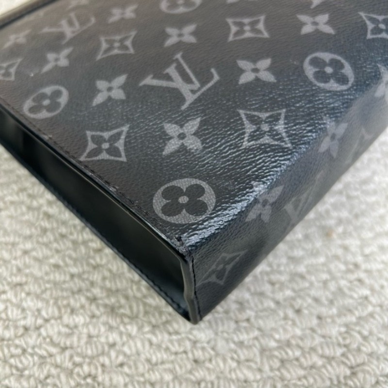 LV路易威登手拿包洗漱包 經典黑花配黑色皮革 低調奢華 內裡乾淨整潔 容量實用-10