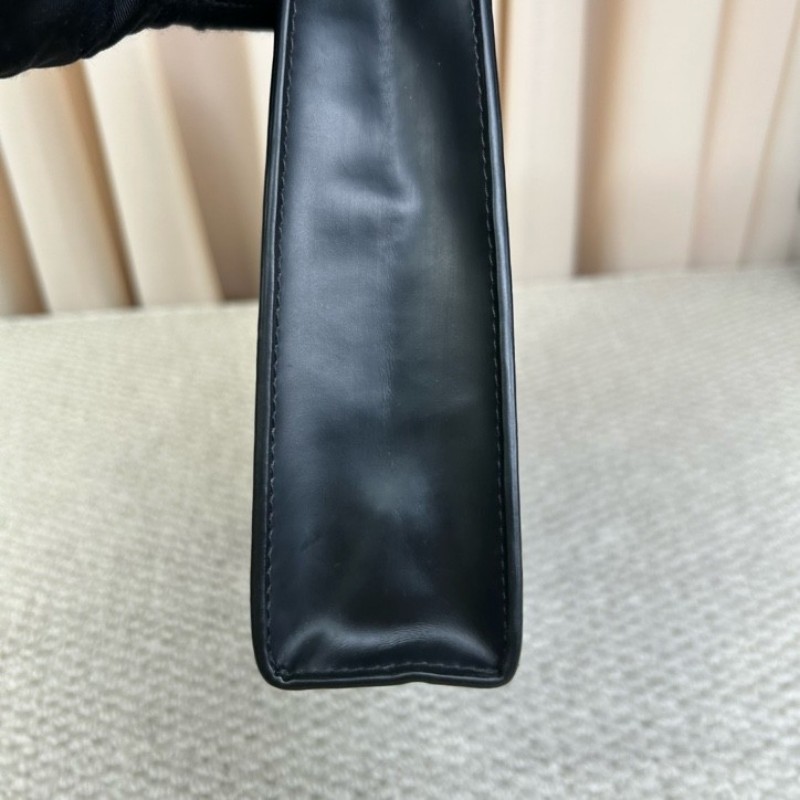 LV路易威登手拿包洗漱包 經典黑花配黑色皮革 低調奢華 內裡乾淨整潔 容量實用-11