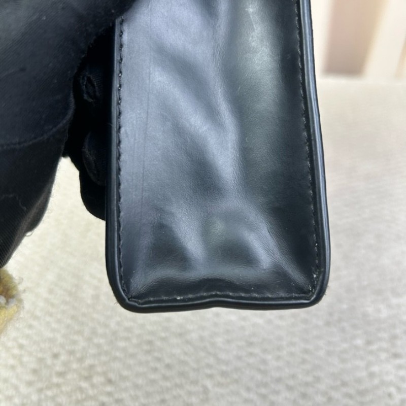 LV路易威登手拿包洗漱包 經典黑花配黑色皮革 低調奢華 內裡乾淨整潔 容量實用-12