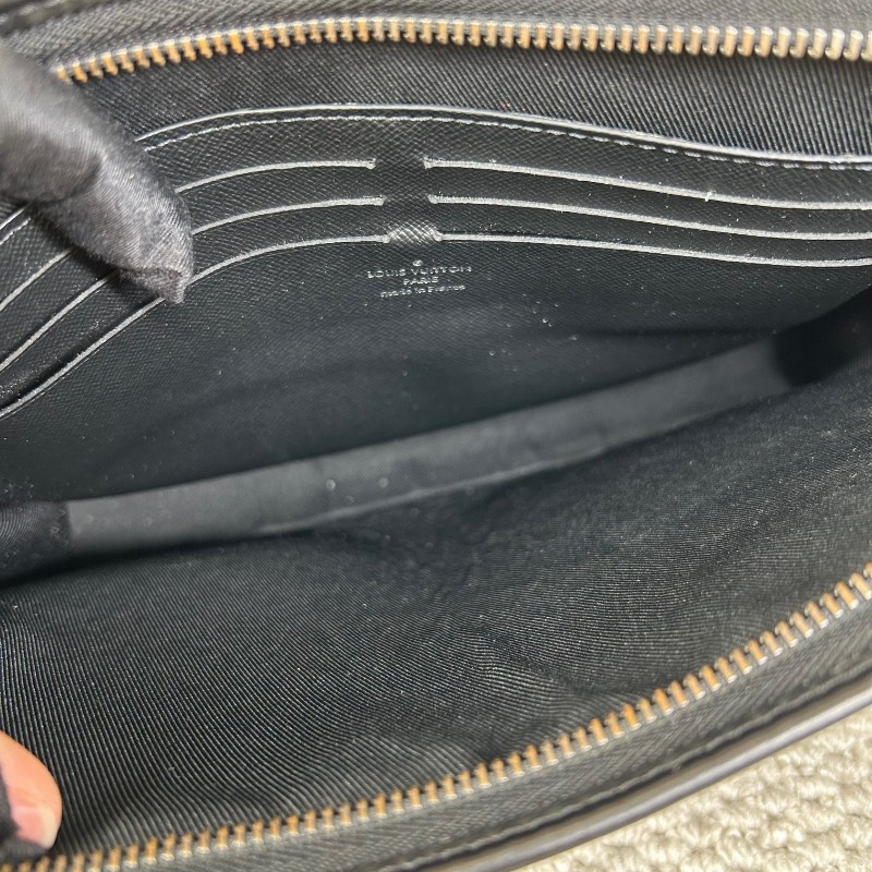 LV路易威登手拿包洗漱包 經典黑花配黑色皮革 低調奢華 內裡乾淨整潔 容量實用-14