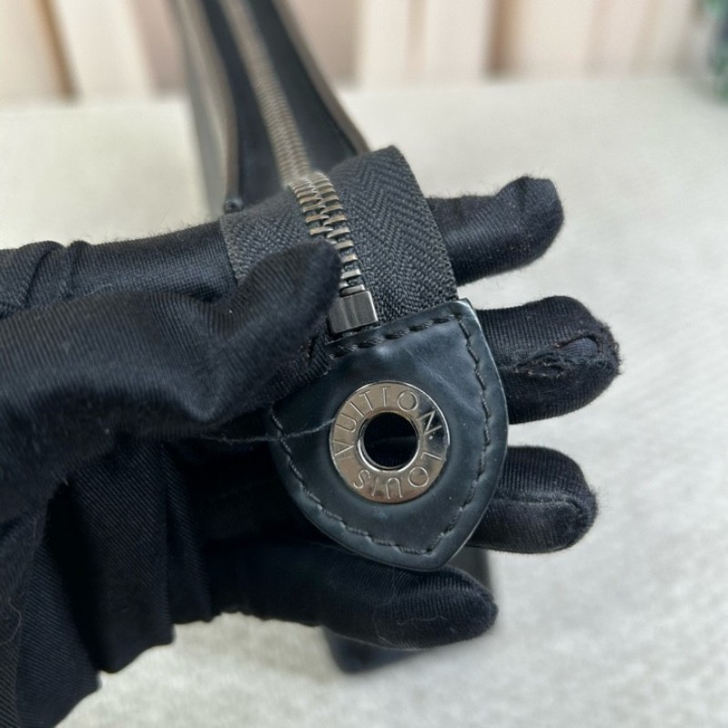 LV路易威登手拿包洗漱包 經典黑花配黑色皮革 低調奢華 內裡乾淨整潔 容量實用-15