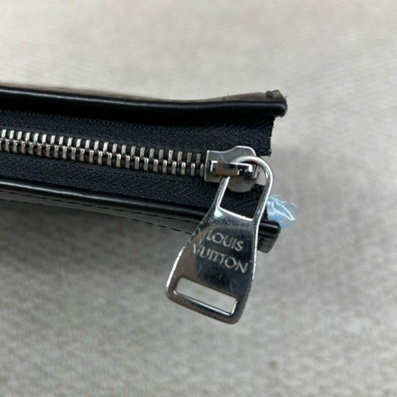 LV路易威登手拿包洗漱包 經典黑花配黑色皮革 低調奢華 內裡乾淨整潔 容量實用-16