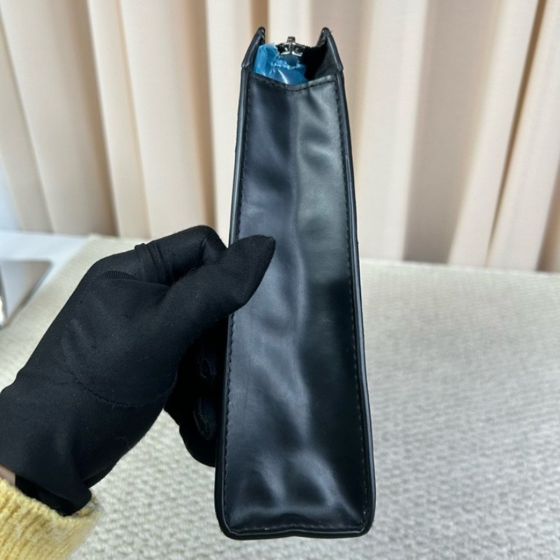 LV路易威登手拿包洗漱包 經典黑花配黑色皮革 低調奢華 內裡乾淨整潔 容量實用-18