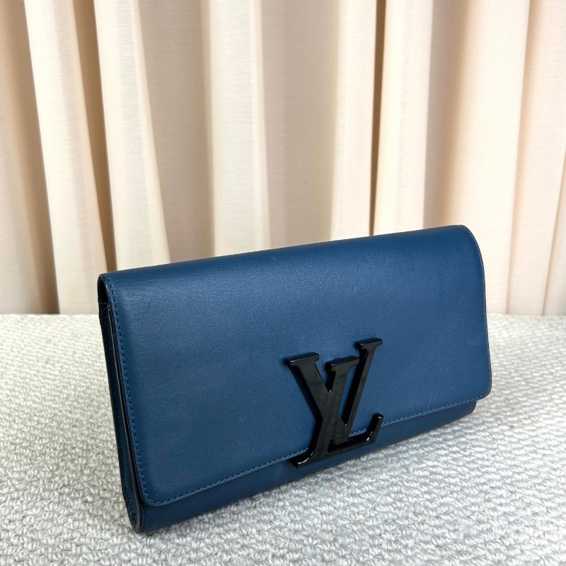 LV路易威登牛皮純色LV標誌手拿包 藍色搭配黑色logo 低調有氣質 內裏卡位充足 容量實用 日常百搭-2