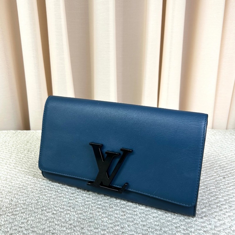 LV路易威登牛皮純色LV標誌手拿包 藍色搭配黑色logo 低調有氣質 內裏卡位充足 容量實用 日常百搭-3