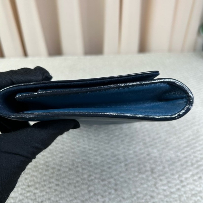 LV路易威登牛皮純色LV標誌手拿包 藍色搭配黑色logo 低調有氣質 內裏卡位充足 容量實用 日常百搭-7