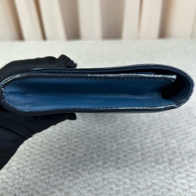 LV路易威登牛皮純色LV標誌手拿包 藍色搭配黑色logo 低調有氣質 內裏卡位充足 容量實用 日常百搭-8