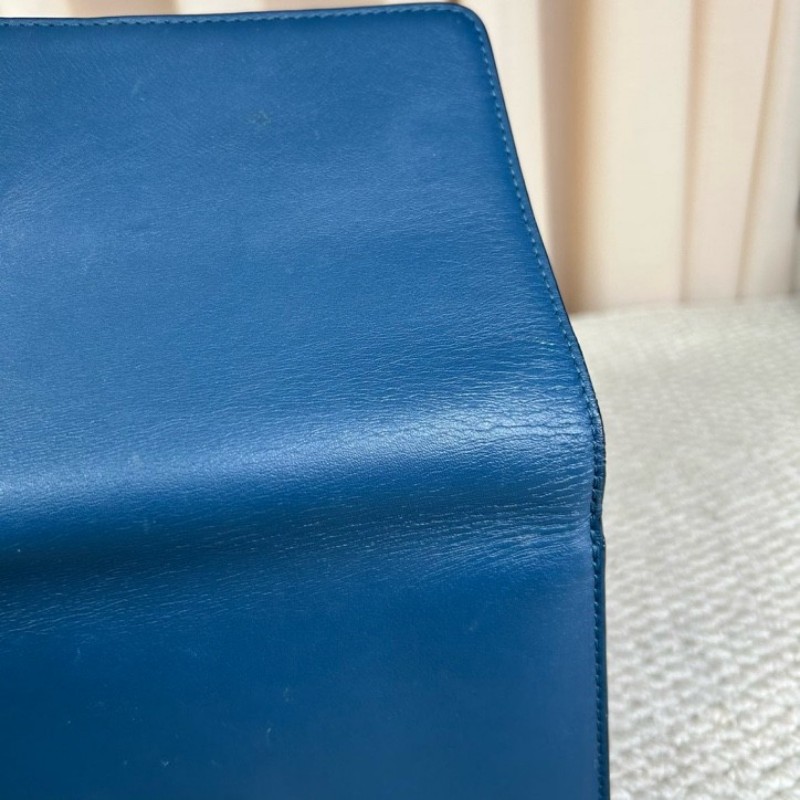 LV路易威登牛皮純色LV標誌手拿包 藍色搭配黑色logo 低調有氣質 內裏卡位充足 容量實用 日常百搭-9