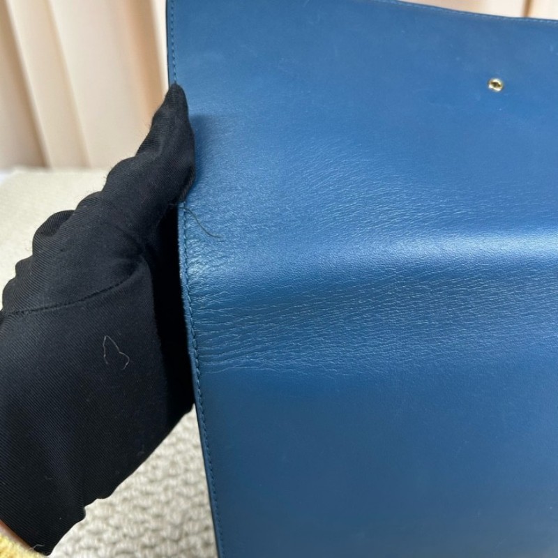 LV路易威登牛皮純色LV標誌手拿包 藍色搭配黑色logo 低調有氣質 內裏卡位充足 容量實用 日常百搭-10