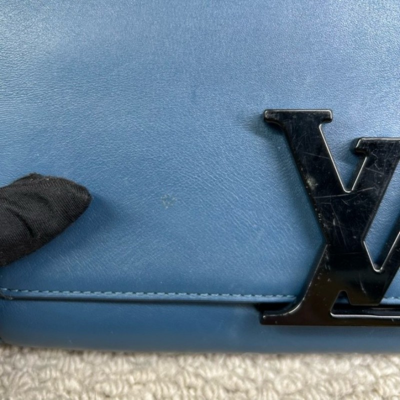 LV路易威登牛皮純色LV標誌手拿包 藍色搭配黑色logo 低調有氣質 內裏卡位充足 容量實用 日常百搭-19