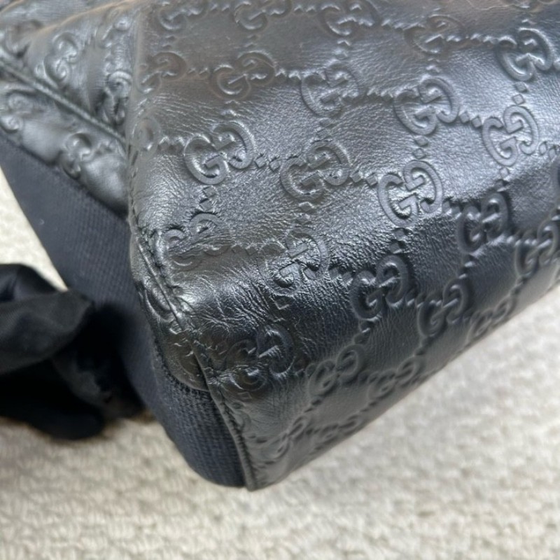 Gucci古馳黑色全皮壓花郵差包 容量大 能裝電腦 日常通勤、出門都能用 肩帶可調節 金屬扣設計 可單肩可斜挎 商務休閒都合適-7