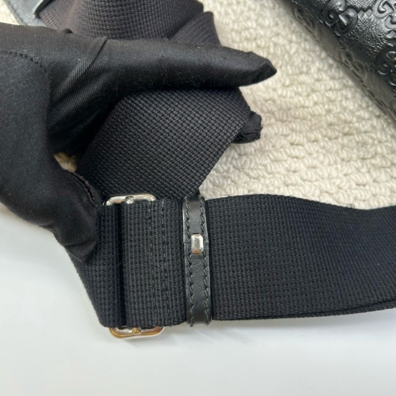 Gucci古馳黑色全皮壓花郵差包 容量大 能裝電腦 日常通勤、出門都能用 肩帶可調節 金屬扣設計 可單肩可斜挎 商務休閒都合適-21