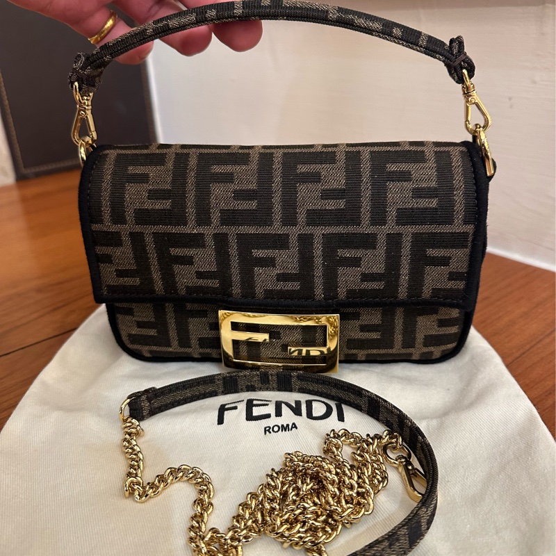 FENDI 經典花紋MINI法棍斜背包 超美💕-0