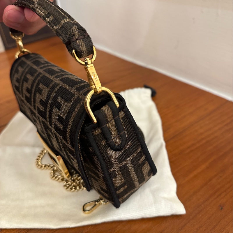 FENDI 經典花紋MINI法棍斜背包 超美💕-3