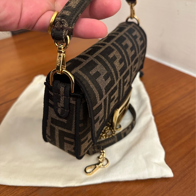 FENDI 經典花紋MINI法棍斜背包 超美💕-4