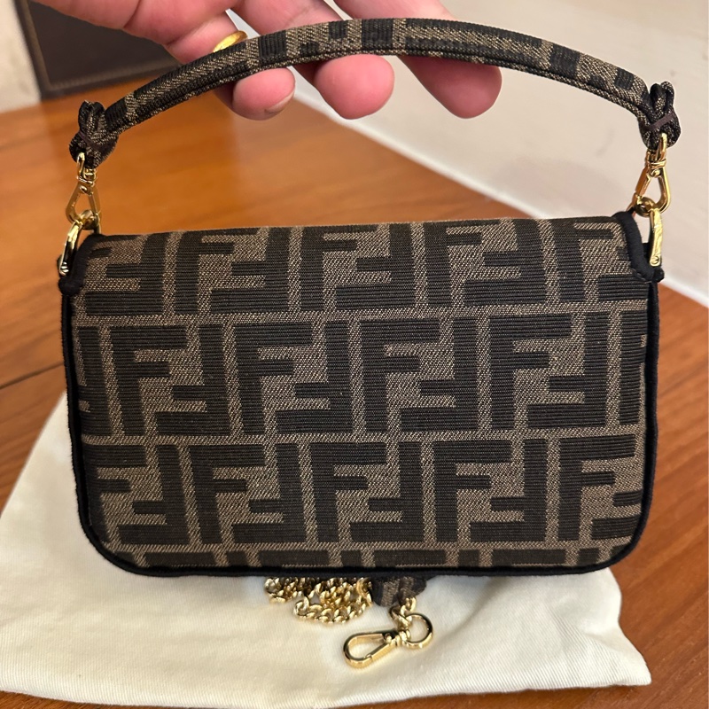 FENDI 經典花紋MINI法棍斜背包 超美💕-6