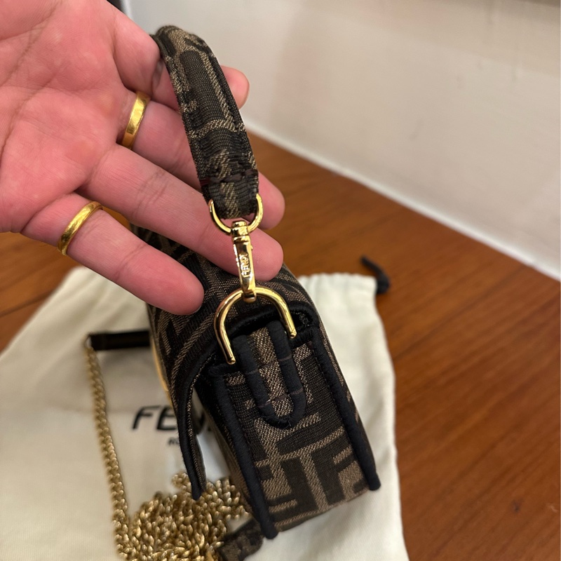 FENDI 經典花紋MINI法棍斜背包 超美💕-8