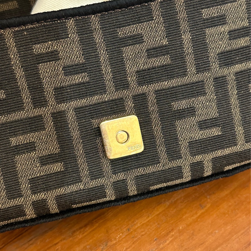 FENDI 經典花紋MINI法棍斜背包 超美💕-10
