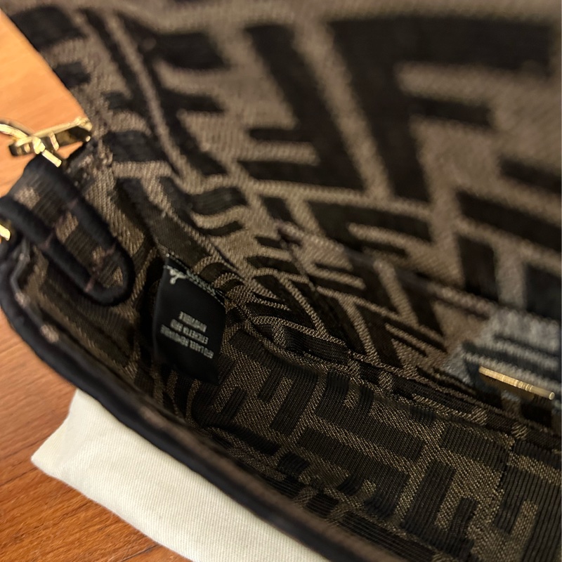 FENDI 經典花紋MINI法棍斜背包 超美💕-15