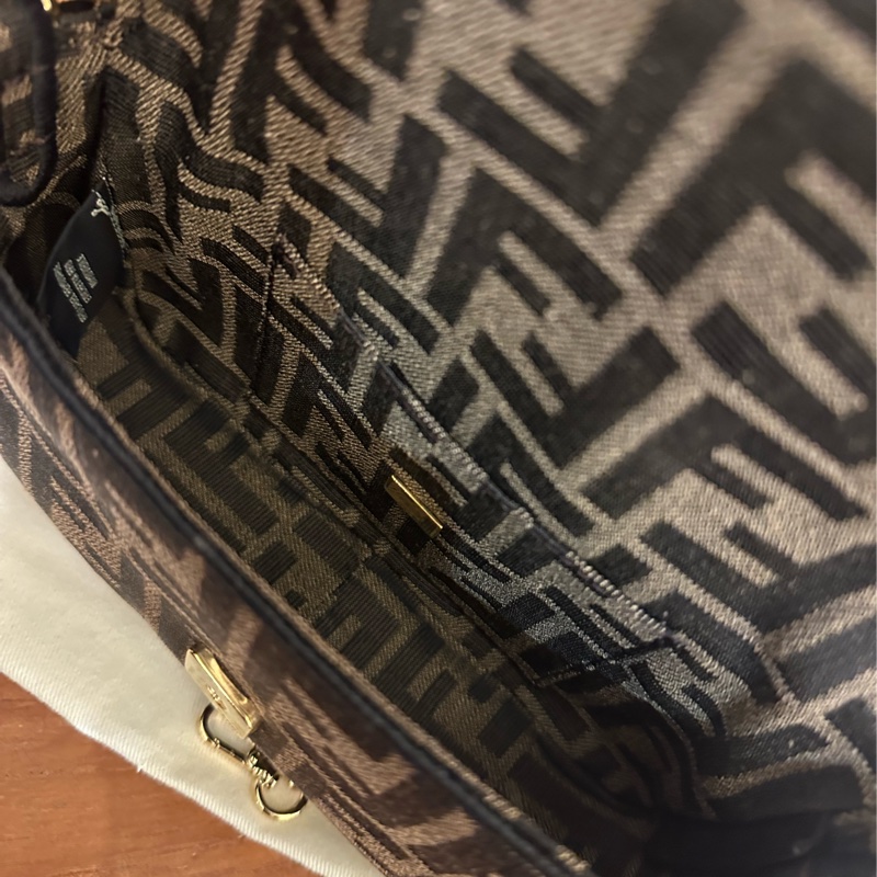FENDI 經典花紋MINI法棍斜背包 超美💕-16