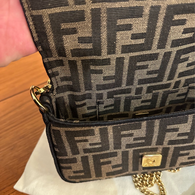 FENDI 經典花紋MINI法棍斜背包 超美💕-17