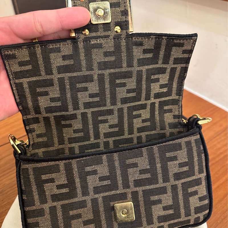 FENDI 經典花紋MINI法棍斜背包 超美💕-19