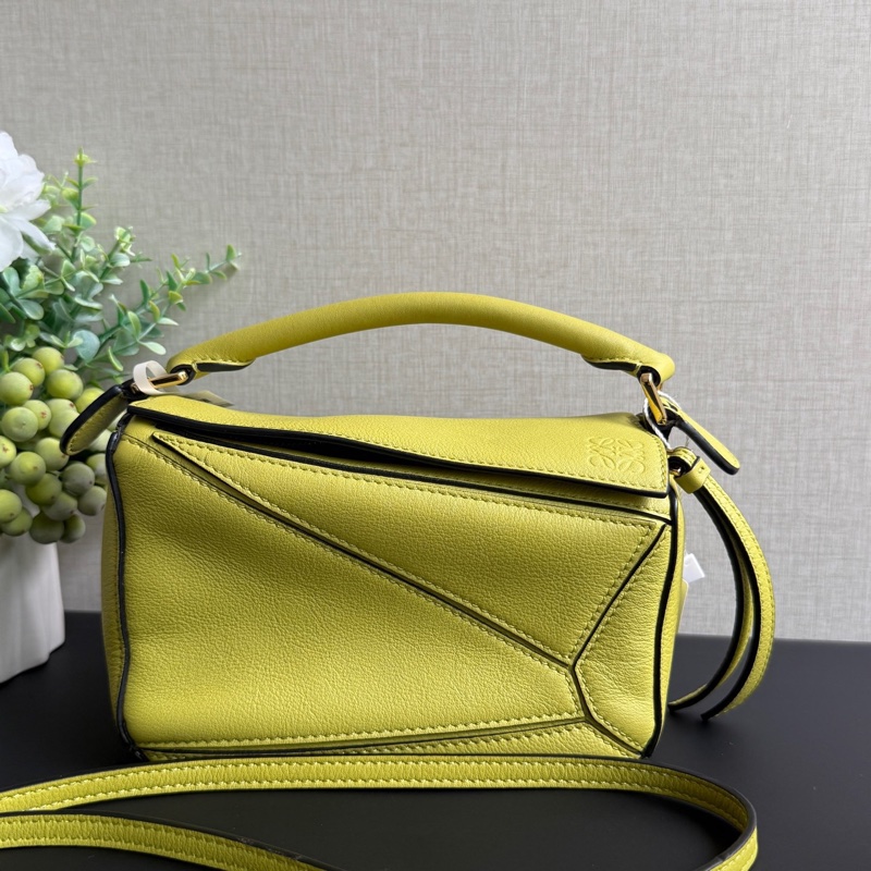 99新 羅意威/Loewe  mini puzzle 螢光綠手提斜挎包-0