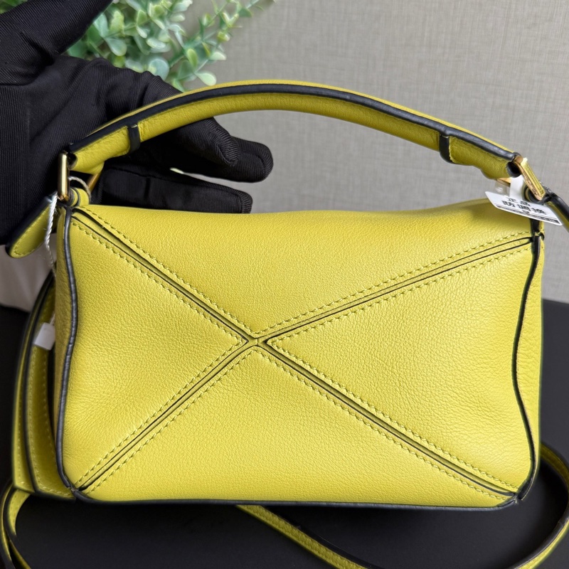 99新 羅意威/Loewe  mini puzzle 螢光綠手提斜挎包-2