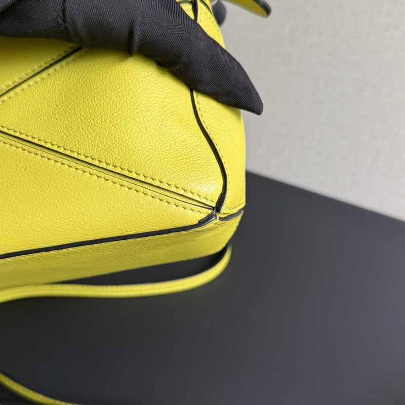 99新 羅意威/Loewe  mini puzzle 螢光綠手提斜挎包-6