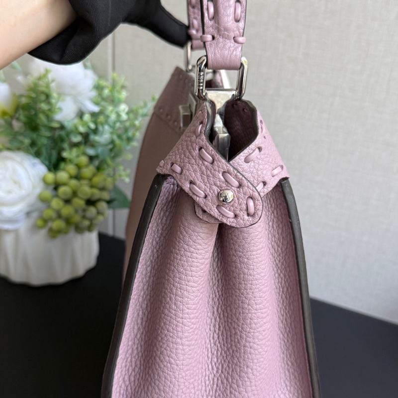 99新 FENDI 芬迪 Peekaboo迷你荔枝皮粉色 尺寸23x18x11-3