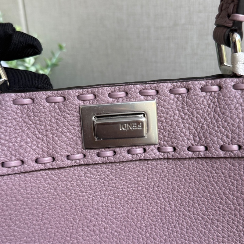 99新 FENDI 芬迪 Peekaboo迷你荔枝皮粉色 尺寸23x18x11-6