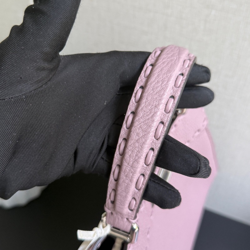 99新 FENDI 芬迪 Peekaboo迷你荔枝皮粉色 尺寸23x18x11-7