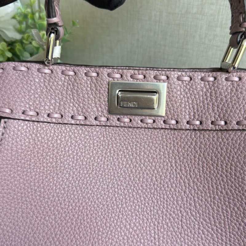 99新 FENDI 芬迪 Peekaboo迷你荔枝皮粉色 尺寸23x18x11-8