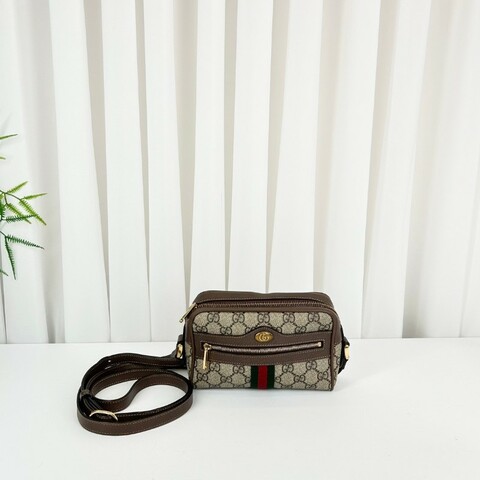 古馳/Gucci  Ophidia腰包，經典GG老花帆布配棕色皮革，紅綠織帶點綴， 金色拉鍊五金，可做腰包斜挎包 內裡乾淨整潔，適合日常通勤背