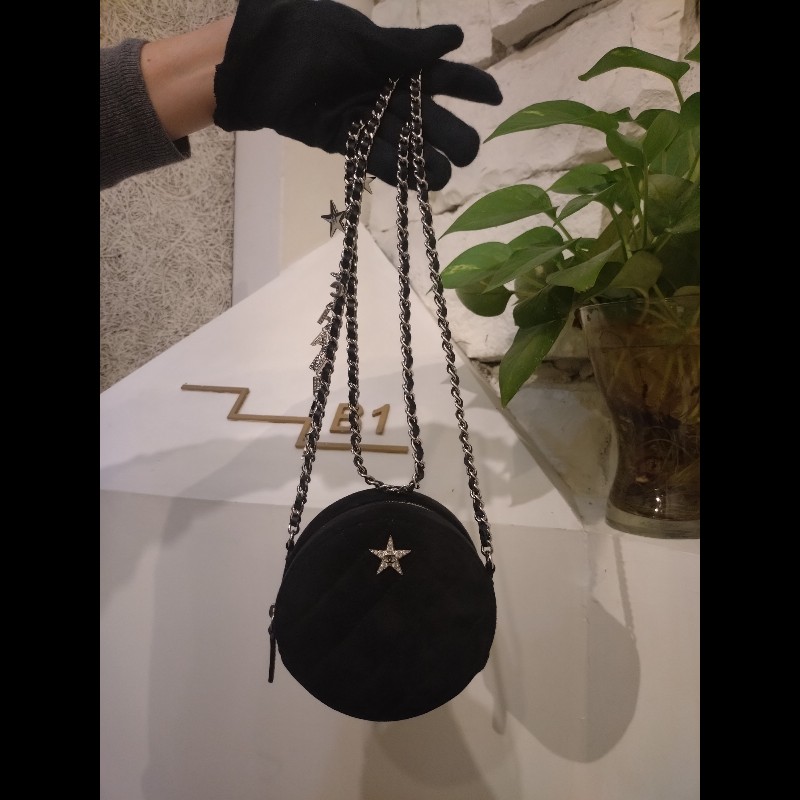 Chanel 銀鍊水鑽星星字母黑色麂皮小圓餅斜背包-3