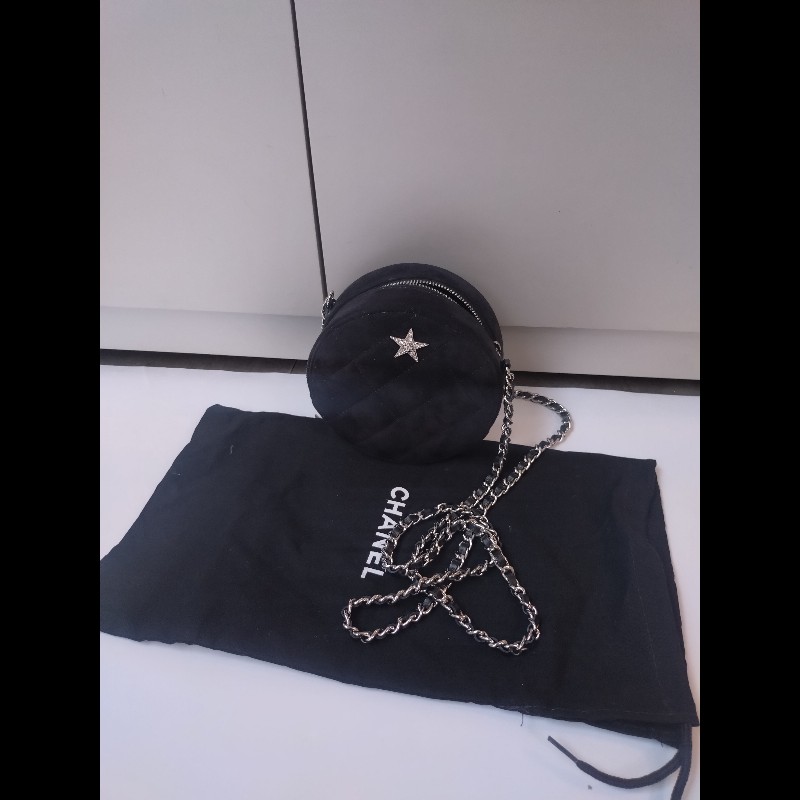 Chanel 銀鍊水鑽星星字母黑色麂皮小圓餅斜背包-5