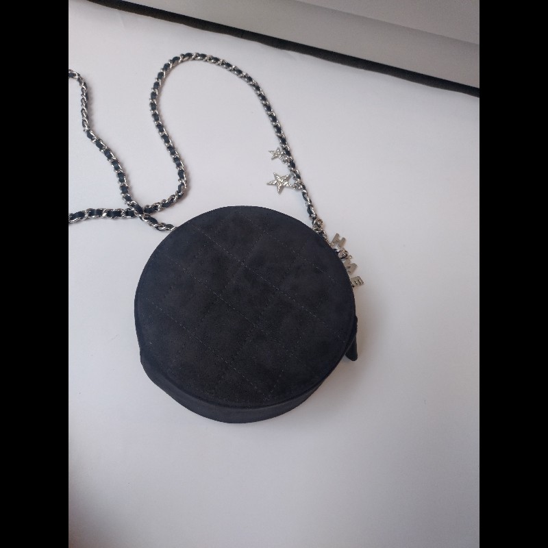 Chanel 銀鍊水鑽星星字母黑色麂皮小圓餅斜背包-8