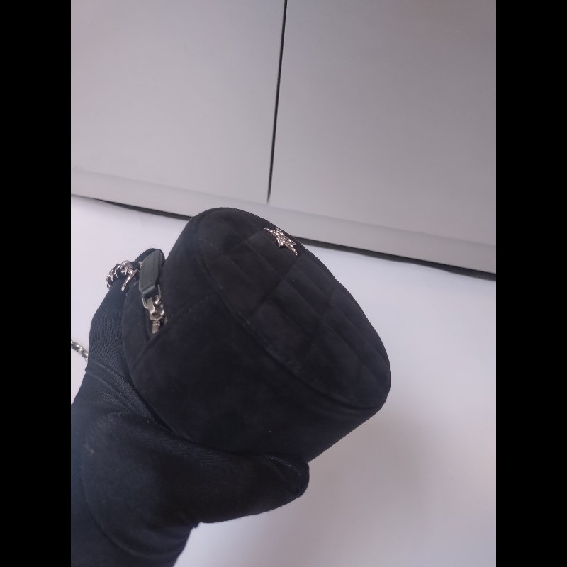 Chanel 銀鍊水鑽星星字母黑色麂皮小圓餅斜背包-9