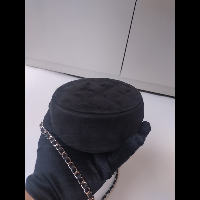 Chanel 銀鍊水鑽星星字母黑色麂皮小圓餅斜背包-10