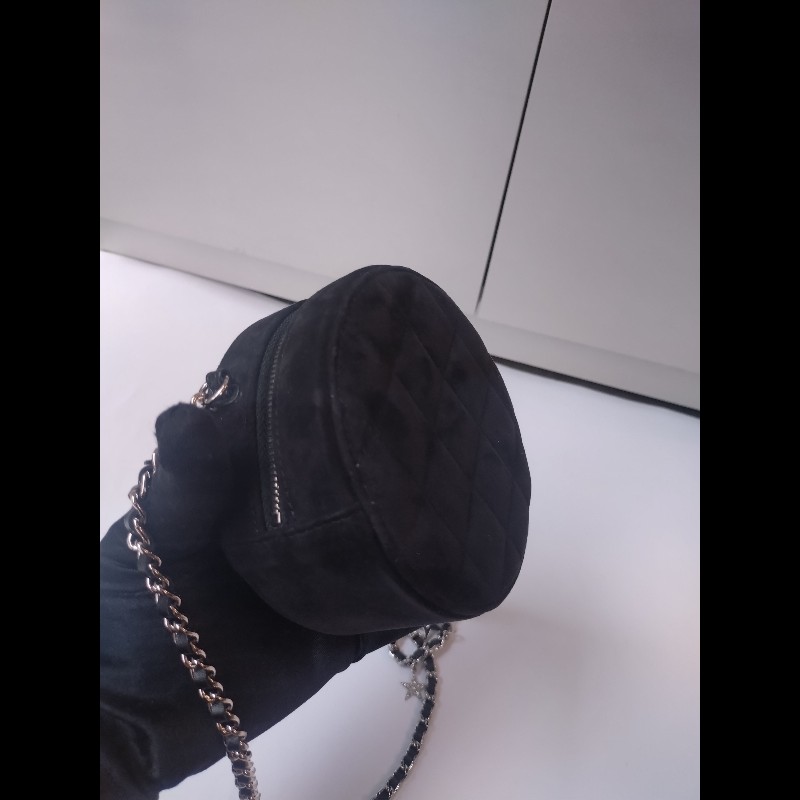Chanel 銀鍊水鑽星星字母黑色麂皮小圓餅斜背包-14