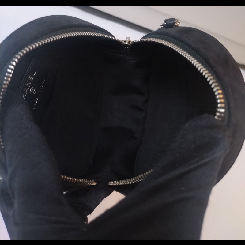 Chanel 銀鍊水鑽星星字母黑色麂皮小圓餅斜背包-16