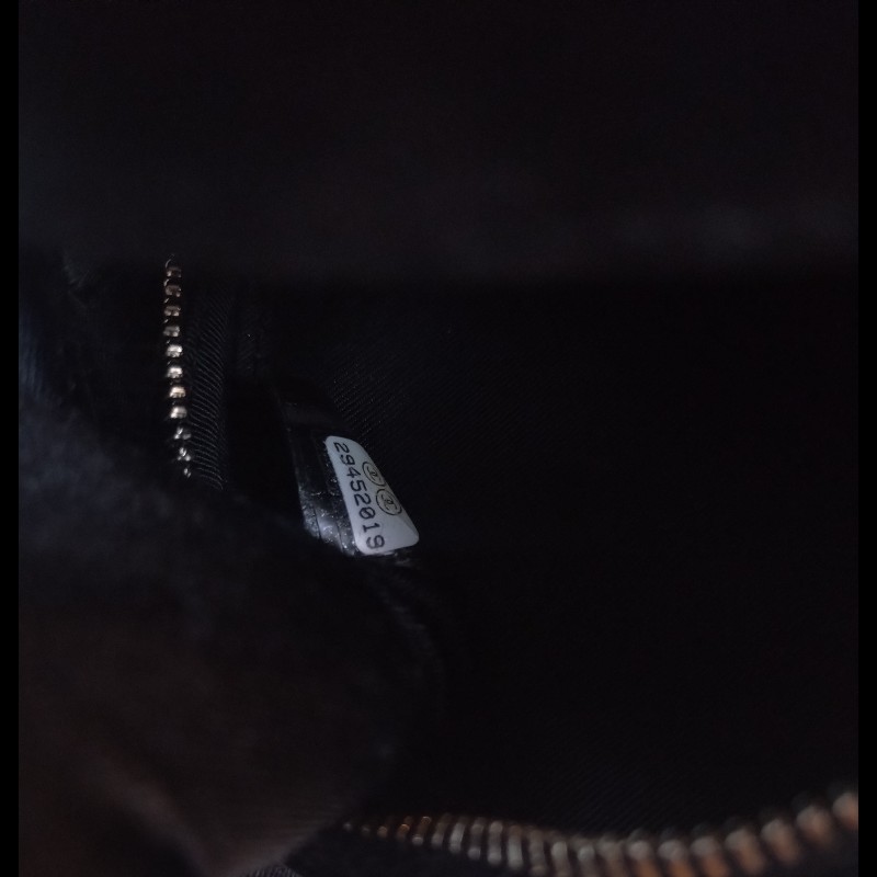 Chanel 銀鍊水鑽星星字母黑色麂皮小圓餅斜背包-17