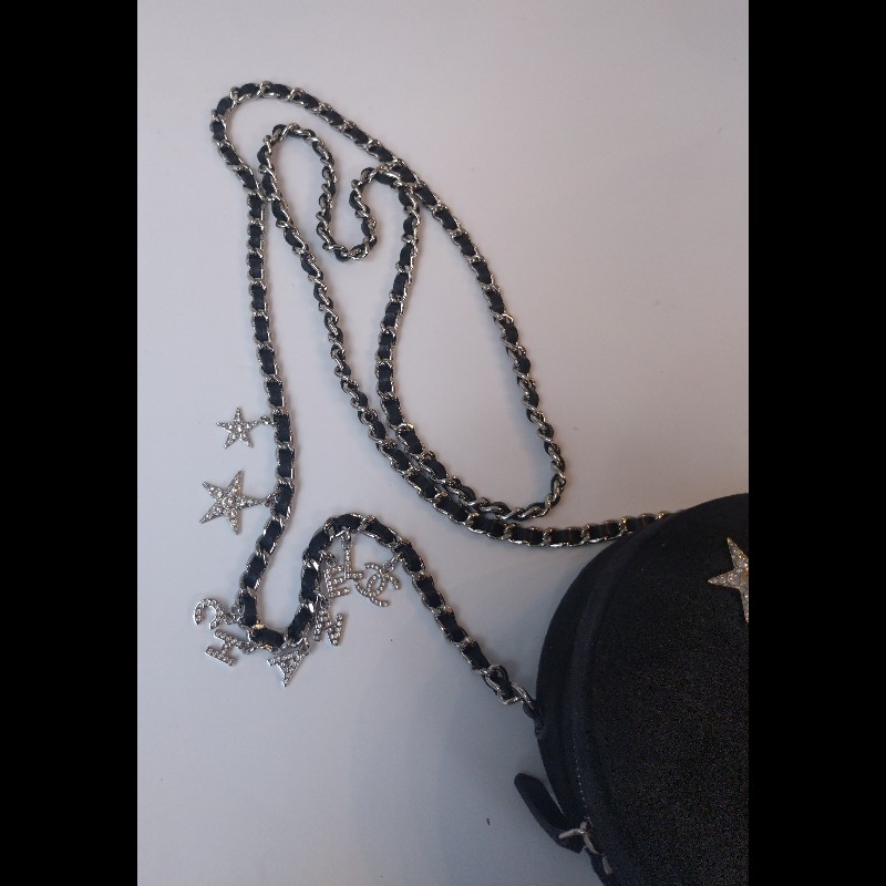 Chanel 銀鍊水鑽星星字母黑色麂皮小圓餅斜背包-19